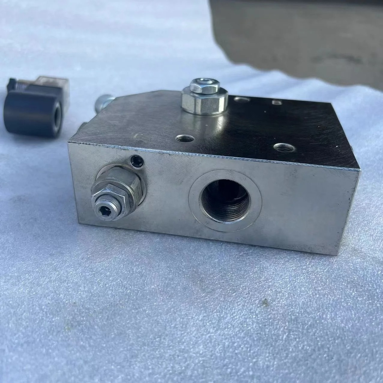 PC200-6 Excavator Pressure Rel - Heavy Equipment Breaker 评论和价格