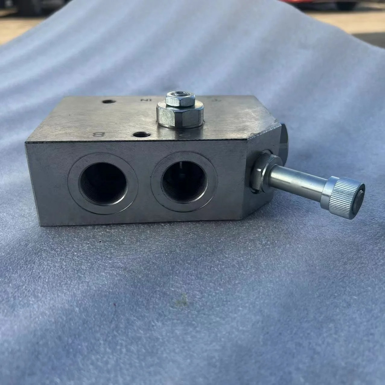 PC200-6 Excavator Pressure Rel - Heavy Equipment Breaker 评论和价格